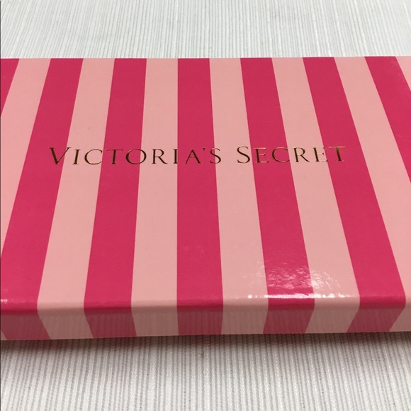 Victoria’s Secret New Bracelet in Original Box - Picture 6 of 6